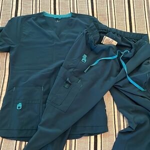 Women’s carhart scrubs 
S top 
M tall pants